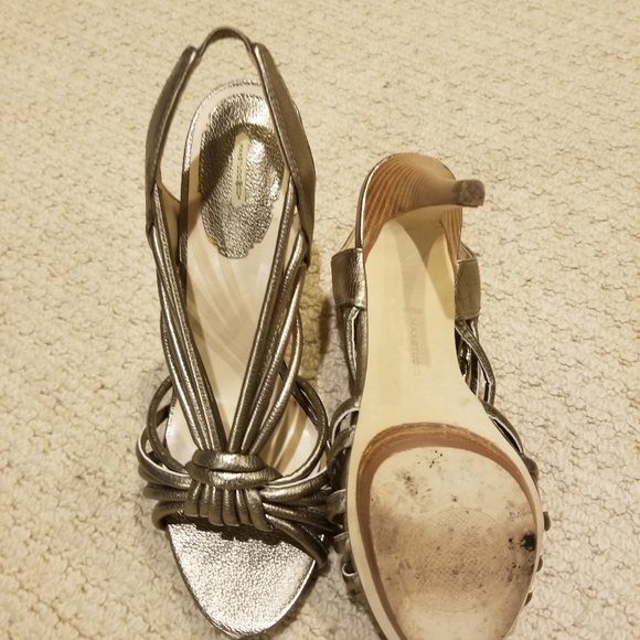 Pewter colored sandal - Picture 3 of 3